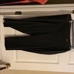 Black Capri pants